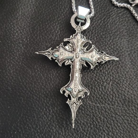Gothic skeleton crucifix silver tone cross necklace - Picture 2 of 7